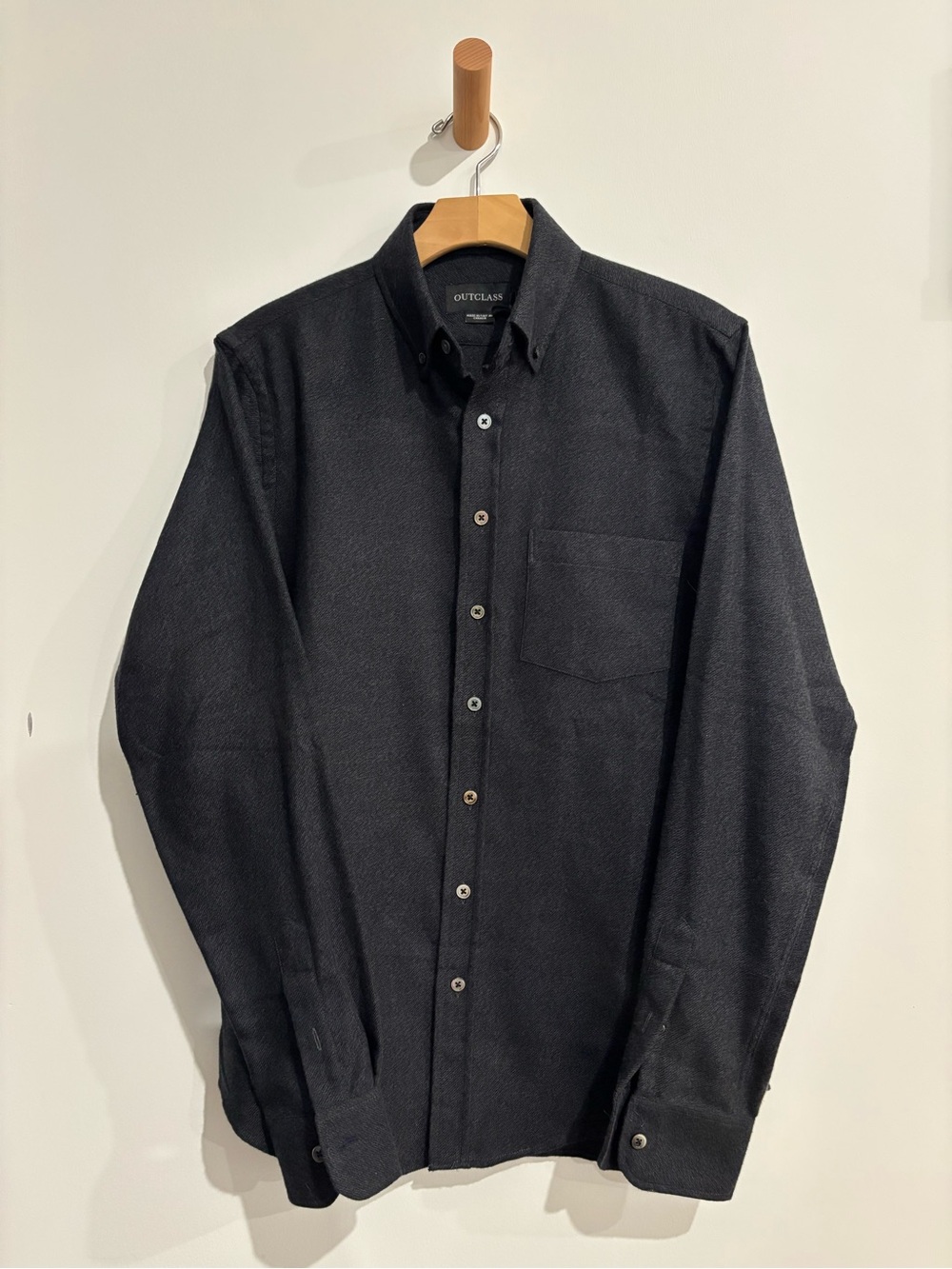 Outclass Men's Button-Down Long Sleeve Shirt in Charcoal